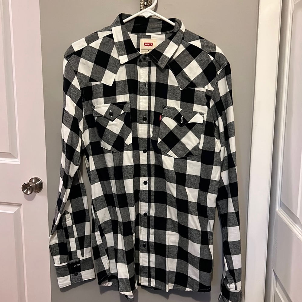 Men’s Levi’s button up, size medium